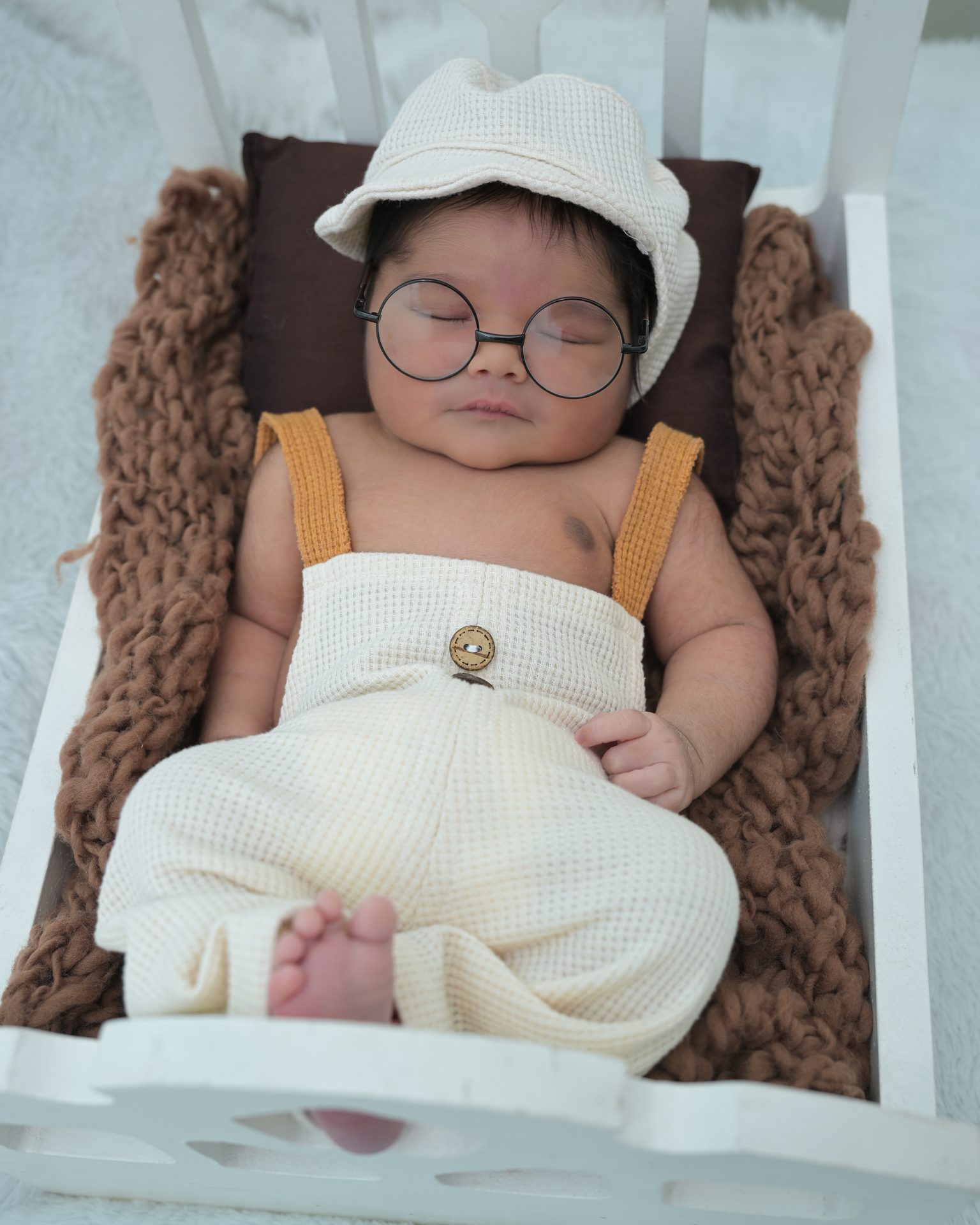 Newborn - hat and glasses