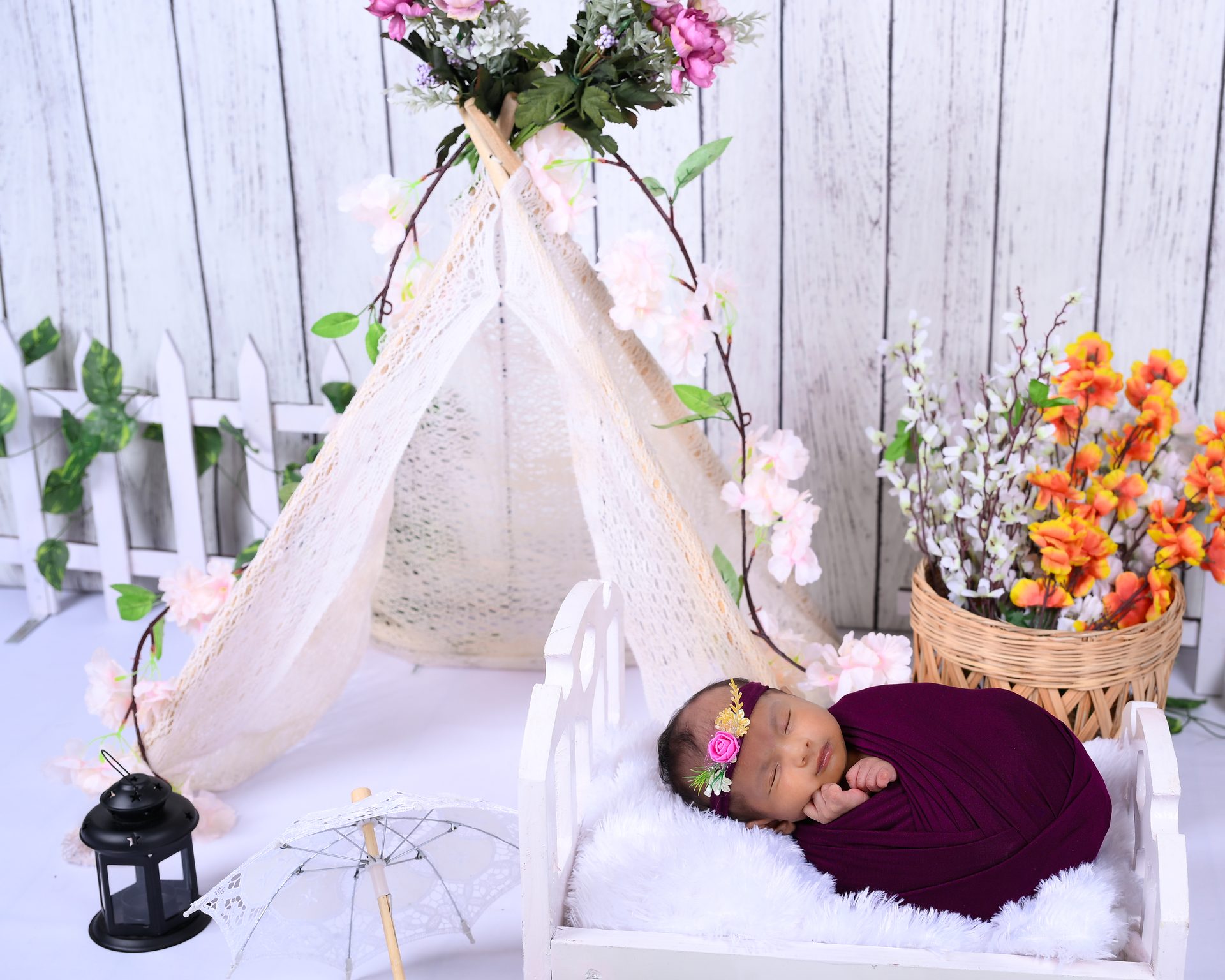 Newborn - flower teepee theme