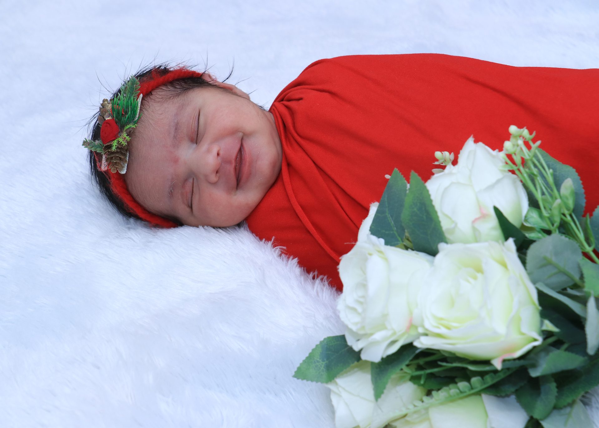 Newborn - red wrap with white roses
