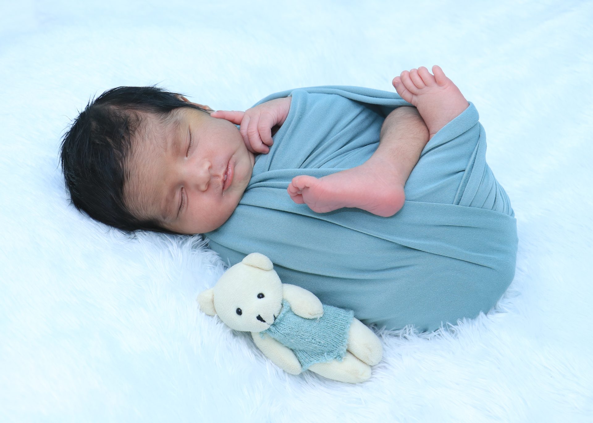 Newborn - teal wrap with teddy bear