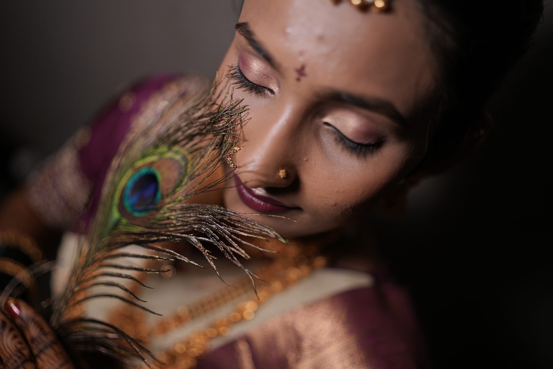 Wedding - bride with peacock feather
